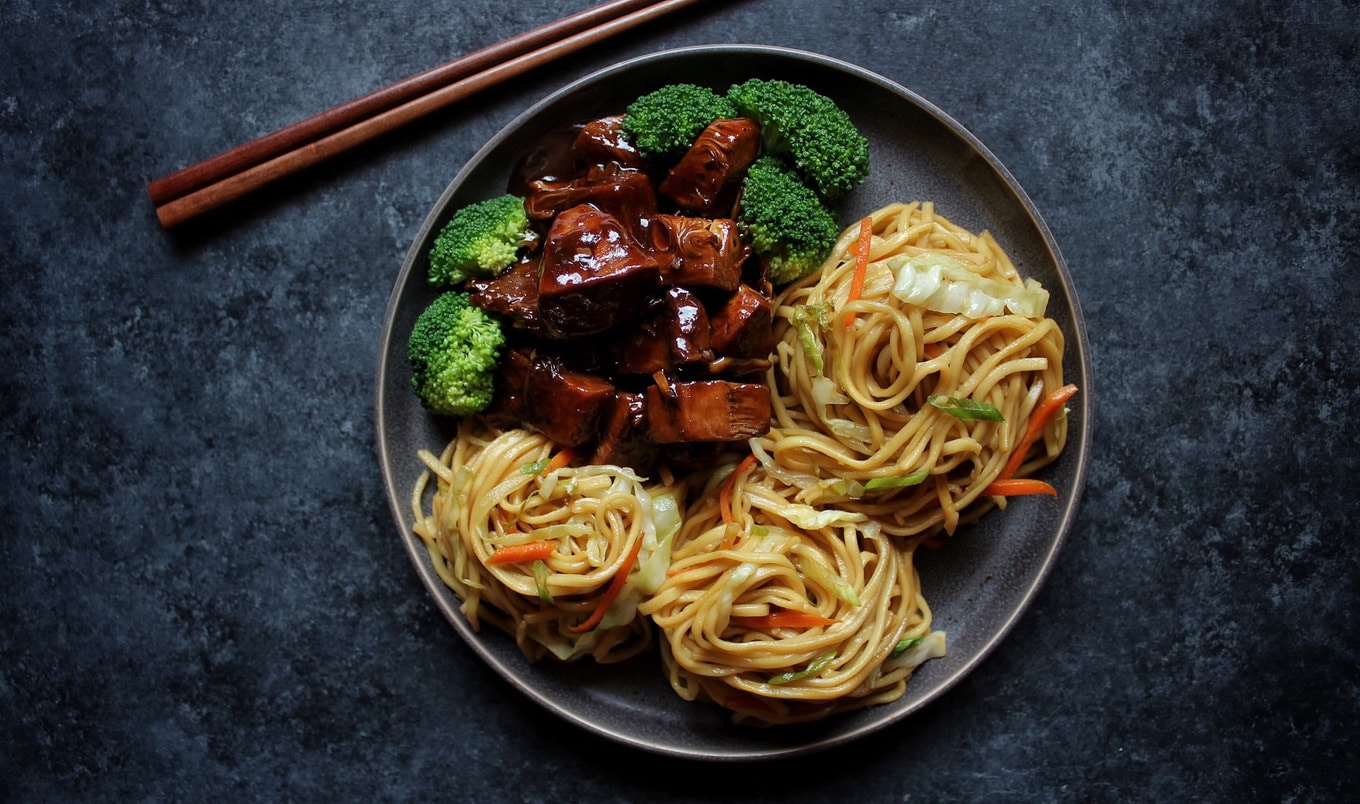 Bourbon Jackfruit Chicken With Chow Mein