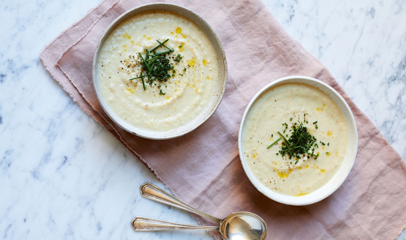 Vegan Cheesy Cauliflower Soup