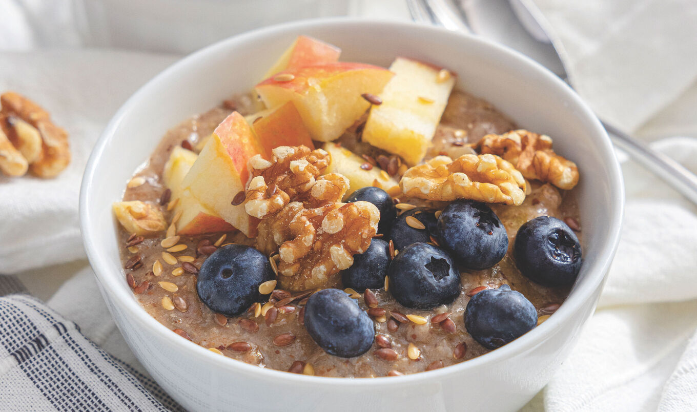 Slow Cooker Apple Pie Coconut Oatmeal