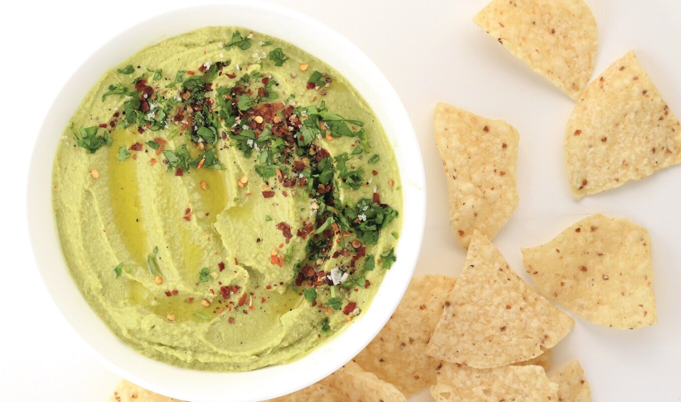 Garlicky Chickpea Avocado Hummus Dip
