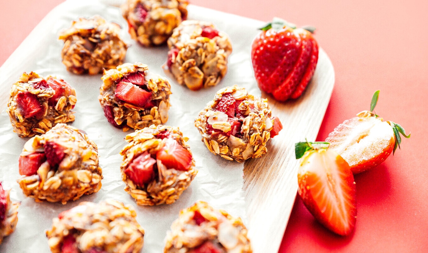 Strawberry Chia Oat Snack Bites