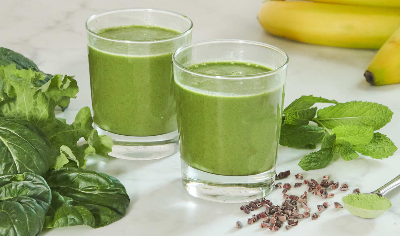 Minty, Creamy Matcha Chip Smoothie