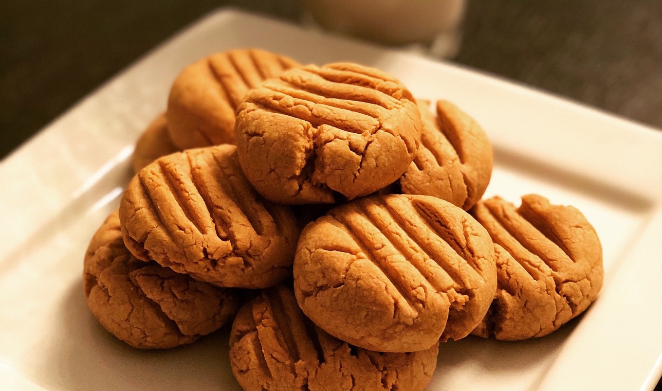 4-Ingredient Vegan Peanut Butter Cookies